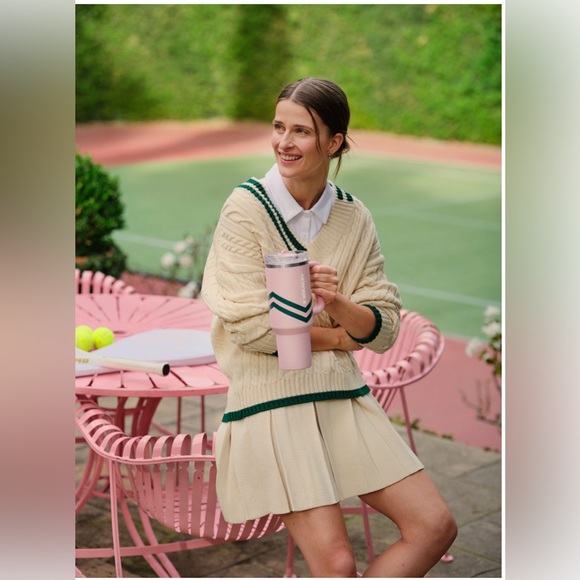 V SWEATER & 40 oz PRO-TOUR STANLEY TUMBLER BUNDLE - Picture 3 of 5